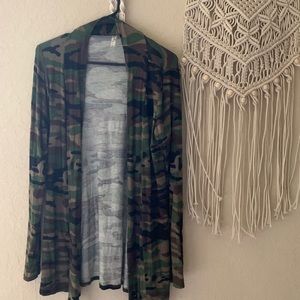 Camo cardigan long sleeve size medium